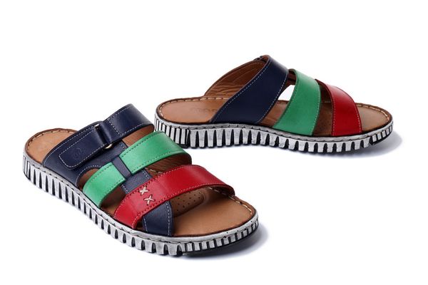 MANITU 900117-05 navy, klapki damskie. Niebieskie klapki damskie Manitu, bez wzorów, ze skóry, bez obcasa. Za 264.90 zł.