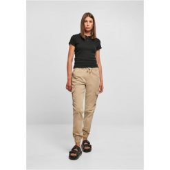 Koszulka polo damska duże rozmiary Urban Classics Rib. Czarne bluzki damskie Urban Classics, bez wzorów, z bawełny, bez kołnierzyka, bez ramiączek. Za 183.50 zł.