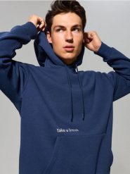 Bluza hoodie z napisem i domieszką bawełny - szary. Szare bluzy sportowe męskie Sinsay, bez wzorów, z bawełny, sportowe, bez kołnierzyka, bez ramiączek. Za 49.99 zł.