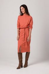 Dzianinowa Sukienka Midi z Paskiem - Ceglasta. Czerwone sukienki damskie MOE, l, bez wzorów, z bawełny, bez kołnierzyka, bez ramiączek, midi. Za 384.90 zł.