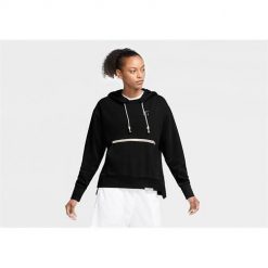 Bluza sportowa męska Nike Standard Issue. Czarne bluzy sportowe męskie Nike, bez wzorów, sportowe, bez kołnierzyka, bez ramiączek. Za 391.00 zł.