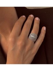 Les Petites Précieuses Srebrny pierścionek z cyrkoniami rozmiar: 56. Szare pierścionki damskie Les Petites Précieuses, z cyrkonią, srebrne. Za 223.99 zł.