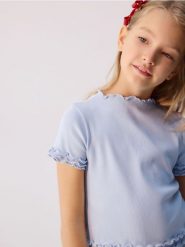 Prążkowany t-shirt - jasnoniebieski. Niebieskie koszulki dziewczęce Reserved, bez wzorów, z bawełny, bez ramiączek. Za 32.99 zł.