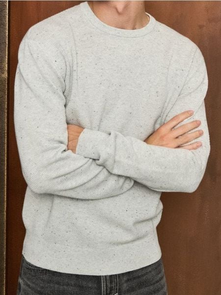 Bawełniany sweter z okrągłym kołnierzem - szary. Szare swetry męskie Sinsay, l, bez wzorów, z bawełny, bez kołnierzyka. Za 59.99 zł.