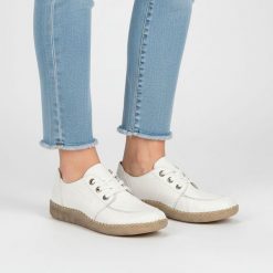 Półbuty damskie Rieker, skórzana cholewka z naturalnej skóry klasyczna niska forma z wiązaniem elastyczna lekka podeszwa wygodny model do codziennego. Białe półbuty damskie Rieker, bez wzorów, ze skóry, eleganckie, bez obcasa, na płaskiej podeszwie. Za 349.00 zł.