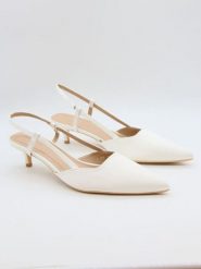 Bellucci Czółenka w kolorze białym rozmiar: 40. Białe czółenka damskie Bellucci, bez wzorów, bez obcasa, na szpilce. Za 117.99 zł.