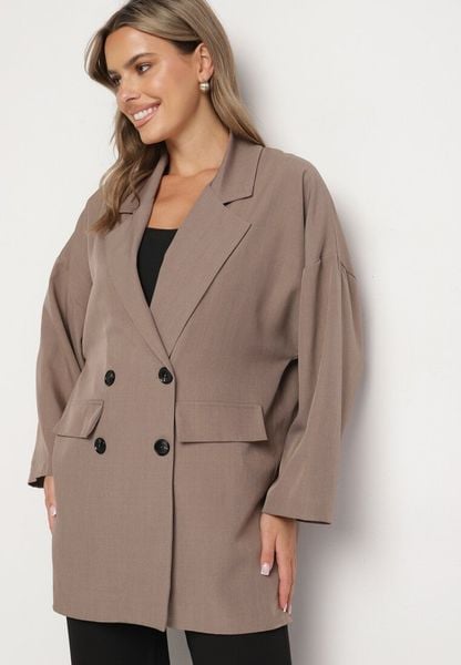 Ciemnobeżowa Marynarka Oversize Dwurzędowa z Imitacją Kieszeni Tinnielle. Brązowe marynarki i żakiety damskie Born2be, uniwersalny, bez wzorów, z jeansu, wizytowe. Za 119.99 zł.