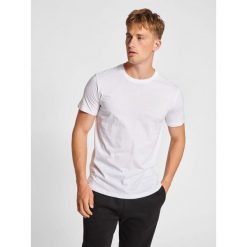 Koszulka męska bawełniana sportowa Hummel Red Basic T-shirt. Białe t-shirty męskie HUMMEL, m, bez wzorów, z bawełny, bez kołnierzyka. Za 44.00 zł.