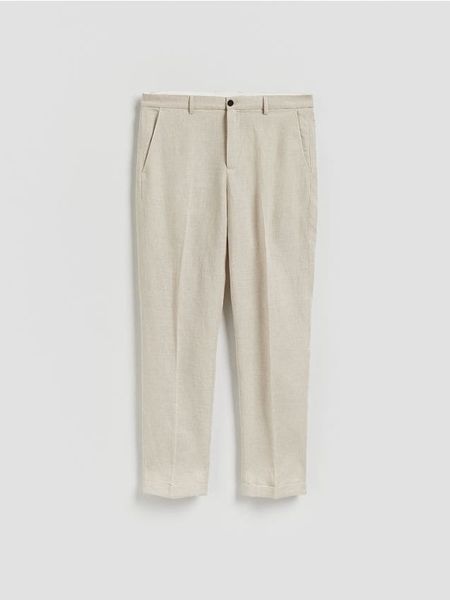 Spodnie regular fit z lnem - beżowy. Brązowe spodnie materiałowe męskie Reserved, bez wzorów, z bawełny. Za 169.99 zł.
