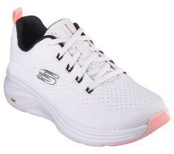 Buty do chodzenia damskie Skechers 150024WBC. Białe buty sportowe na co dzień damskie Skechers, bez wzorów, z materiału, trekkingowe. Za 449.00 zł.