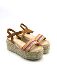 Bellucci Sandały w kolorze jasnobrązowym ze wzorem rozmiar: 36. Brązowe sandały damskie Bellucci, bez wzorów, bez obcasa, na koturnie. Za 100.99 zł.