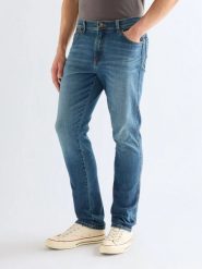 MESKIE SPODNIE WRANGLER TEXAS SLIM WISTERIA 112378457. Spodnie materiałowe męskie Wrangler, bez wzorów, z jeansu. Za 219.99 zł.