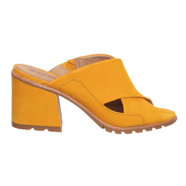 Sorel Nadia Mule nubuk złotożółty. Czarne kapcie damskie Sorel, z nubiku. Za 481.99 zł.