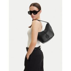 Torebka BOSS. Czarne torebki klasyczne damskie Boss, bez wzorów, bez dodatków. Za 749.99 zł.