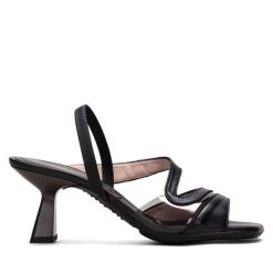 Sandały Hispanitas. Czarne sandały damskie Hispanitas, bez wzorów, bez obcasa, na słupku. Za 399.99 zł.