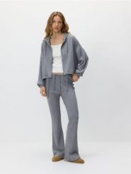 Rozpinana bluza z wiskozą - ciemnoszary. Szare bluzy bez kaptura damskie Reserved, l, z dzianiny. Za 139.99 zł.