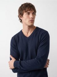 Sweter z dekoltem V - granatowy. Niebieskie swetry męskie Sinsay, l, bez wzorów, bez kołnierzyka. Za 39.99 zł.
