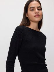 Sweter z błyszczącą aplikacją - czarny. Czarne swetry klasyczne damskie Reserved, l, z dzianiny, bez kołnierzyka. Za 119.99 zł.