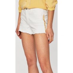 Liu Jo - Szorty Bottom Up. Białe szorty damskie Liu Jo, bez wzorów, z bawełny, casualowe. W wyprzedaży za 329.90 zł.
