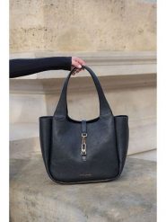 Maison héritage PARIS Skórzany shopper bag "Artic" w kolorze czarnym - 41 x 28 x 11 cm rozmiar: onesize. Czarne shopper bag damskie maison héritage PARIS, bez wzorów, z materiału, na ramię, bez dodatków. Za 354.10 zł.