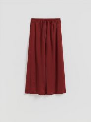 Spodnie z lyocellu - karminowy. Czerwone spodnie materiałowe damskie Reserved, bez wzorów, z lyocellu. Za 119.99 zł.