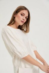 Koszula z bufiastymi rękawami kremowa. Białe koszule damskie MOODO, l, bez wzorów, z poliesteru, bez kołnierzyka, bez ramiączek. Za 99.99 zł.