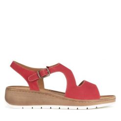 Sandały Lasocki. Czerwone sandały damskie Lasocki, bez wzorów, bez obcasa, na płaskiej podeszwie. Za 149.99 zł.