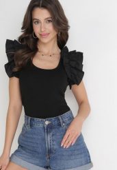 Czarny Top z Falbankami przy Ramionach Luciya. Czarne topy damskie Born2be, bez wzorów, z tkaniny, bez kołnierzyka. Za 89.99 zł.