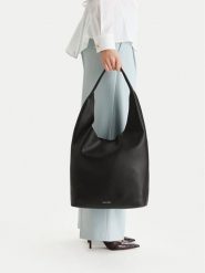 Calvin Klein Torebka Slouchy Pebble Medium Bag LV04F3596G Czarny. Czarne torebki klasyczne damskie CALVIN KLEIN, bez wzorów, ze skóry, bez dodatków. Za 649.99 zł.