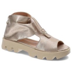 Złote Sandały Lamanti Modne Skórzane Buty. Żółte sandały damskie LAMANTI, bez wzorów, ze skóry, bez obcasa, na platformie. Za 289.00 zł.