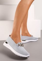 Szare Wsuwane Półbuty w Stylu Tenisówek Ozdobione Klamrą Wiatalia. Szare półbuty damskie Renee, bez wzorów, z jeansu, bez obcasa, na płaskiej podeszwie. Za 39.99 zł.