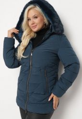 Granatowa Kurtka z Dwustronnym Suwakiem Odpinanym Kapturem i Futerkiem Itteira. Niebieskie kurtki damskie Born2be, xl, bez wzorów, z jeansu. Za 229.99 zł.