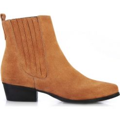 Botki rude zamszowe. Brązowe botki damskie Arturo Vicci, z zamszu, boho, bez obcasa, bez zapięcia. Za 339.00 zł.