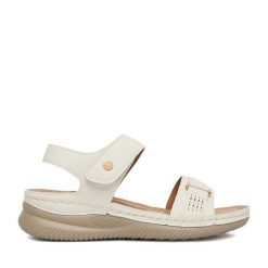 Sandały Go Soft. Białe sandały damskie GO SOFT, bez wzorów, bez obcasa, na koturnie. Za 99.99 zł.