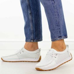 Białe skórzane mokasyny damskie Jezzi 9772. Białe mokasyny damskie Jezzi, z jeansu. Za 239.00 zł.