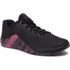 Buty NIKE - Metcon 5 AQ1189 006 Black/Oil Grey/Sunset Pulse. Czarne buty fitness męskie Nike, na fitness i siłownię. Za 549.00 zł.