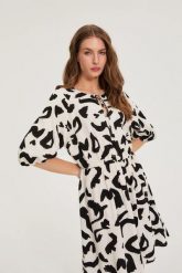 Wiskozowa sukienka z nadrukiem beżowa. Brązowe sukienki damskie MOODO, l, bez wzorów, z wiskozy, bez kołnierzyka, bez ramiączek. Za 139.99 zł.