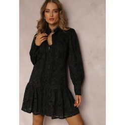 Czarna Sukienka Zeeney. Czarne sukienki damskie Renee, s, z aplikacjami, z koronki, klasyczne, bez kołnierzyka, bez ramiączek, mini. W wyprzedaży za 160.99 zł.