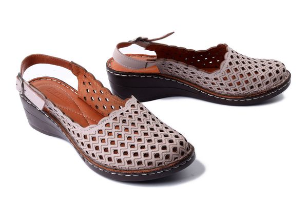 ARTIKER RELAKS 56C0066 popielaty, sandały damskie. Szare sandały damskie Artiker Relaks, bez wzorów, ze skóry, bez obcasa. Za 259.90 zł.