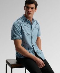 Superdry Koszula Vintage Loom krótki rękaw z bawełny organicznej. Niebieskie koszule damskie Superdry., na lato, xl, bez wzorów, z bawełny, bez kołnierzyka, bez ramiączek. Za 229.00 zł.