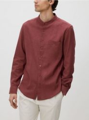 Koszula regular fit z lnem - karminowy. Czerwone koszule męskie Reserved, l, bez wzorów, z bawełny, bez kołnierzyka, bez ramiączek. Za 139.99 zł.