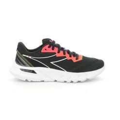 Buty do biegania dla kobiet Diadora mythos Volo 2. Białe obuwie do biegania damskie Diadora. Za 553.80 zł.