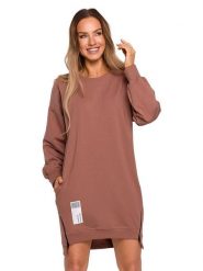 Made of emotion Sukienka dresowa w kolorze brązowym rozmiar: XL. Brązowe sukienki damskie Made Of Emotion, na co dzień, xl, z aplikacjami, z dresówki, z asymetrycznym kołnierzem, bez ramiączek, mini, asymetryczne. Za 219.99 zł.