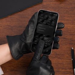 Rękawiczki skórzane damskie czarne polar touch finger na dotyk BELTIMORE K40 : Kolory - czarny, Rozmiar rękawiczek / kurtek - XS. Czarne rękawiczki damskie bez wzorów, z polaru. Za 64.99 zł.