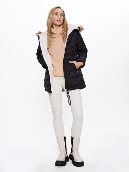 Bebe Kurtka zimowa w kolorze czarnym rozmiar: M. Czarne kurtki damskie bebe, na zimę, m, bez wzorów, z puchu, bez kaptura. Za 300.45 zł.