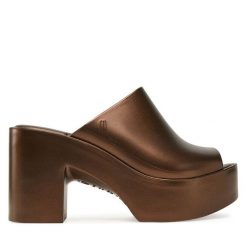 Klapki Melissa. Brązowe klapki damskie Melissa, bez wzorów, bez obcasa. Za 349.99 zł.