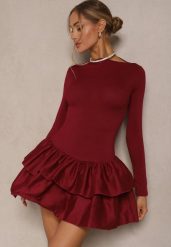Bordowa Sukienka Longsleeve o Rozkloszowanym Kroju z Falbanką Reline. Czerwone sukienki damskie Renee, na co dzień, bez wzorów, eleganckie, bez kołnierzyka, bez ramiączek, mini, proste. W wyprzedaży za 87.99 zł.