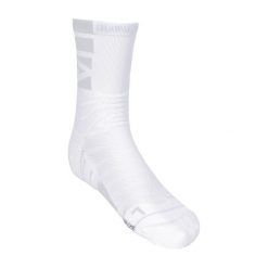 Skarpety treningowe Under Armour Playmaker Crew. Białe skarpetki damskie Under Armour, bez wzorów. W wyprzedaży za 67.95 zł.