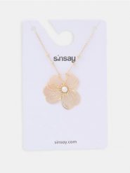 Naszyjnik z zawieszką w kształcie kwiata - złoty. Żółte naszyjniki damskie Sinsay, złote. Za 12.99 zł.