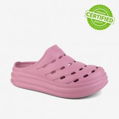 Klapki damskie Coqui Clogs. Czerwone klapki damskie Erima, bez wzorów, z bawełny, bez obcasa. Za 145.99 zł.